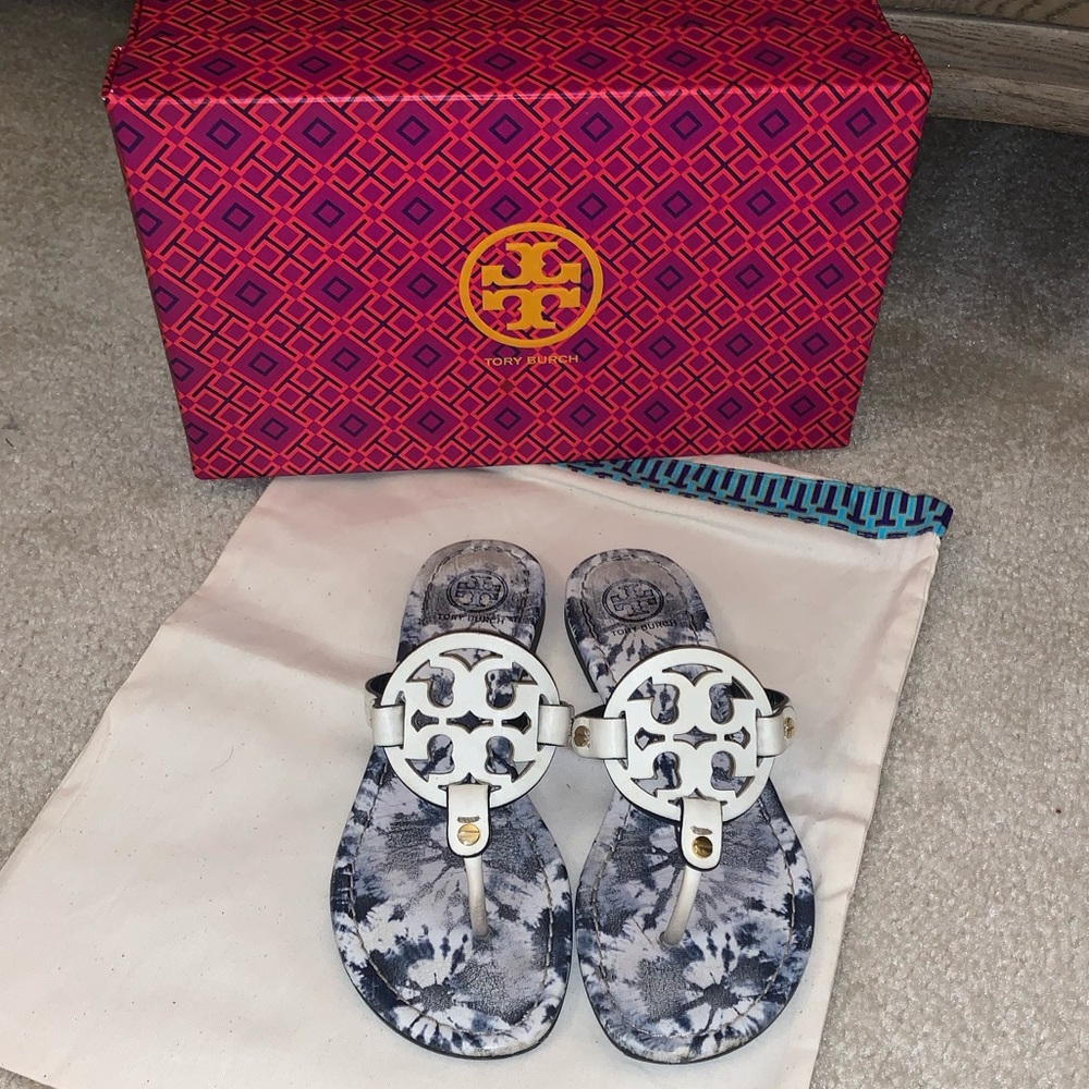 Tory Burch navy and white tie dye sandals !